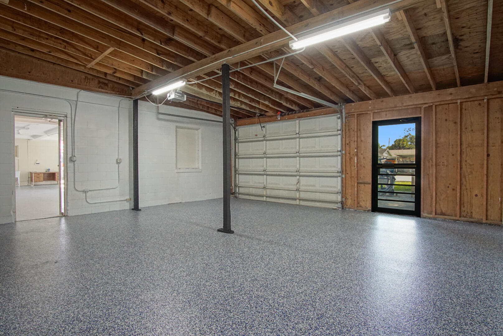 2527 Okeechobee Road Fort Pierce, FL 34947 - Photo 13 of 16 402BA8E0-C2CC-4D3C-B52D-394F22F05A23
