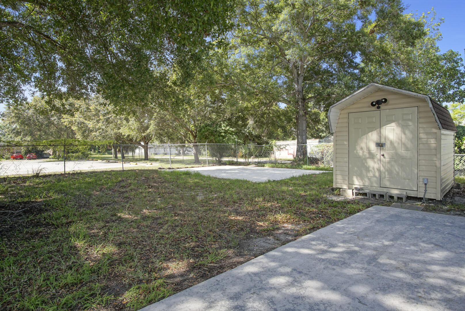 2527 Okeechobee Road Fort Pierce, FL 34947 - Photo 14 of 16 08FEC2B6-CF18-46F0-9F80-0BC8B78C3EC0