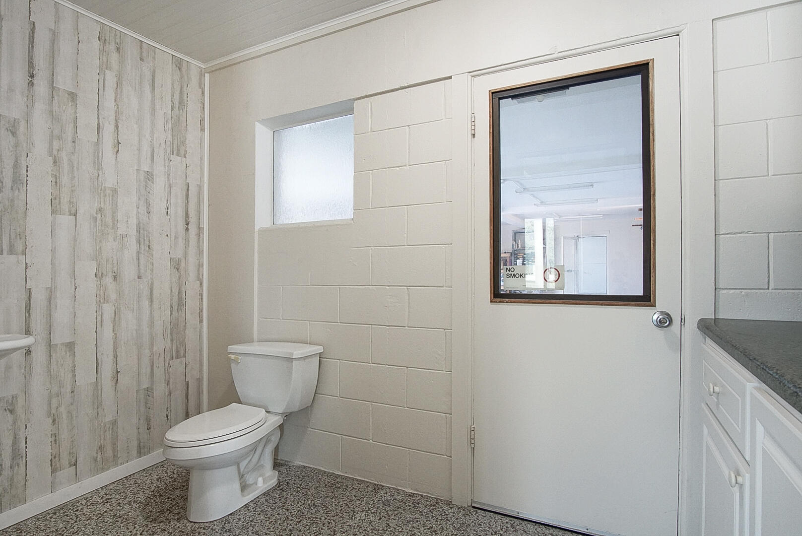 2527 Okeechobee Road Fort Pierce, FL 34947 - Photo 8 of 16 FF84521B-F369-45E2-843B-BD37401E6439