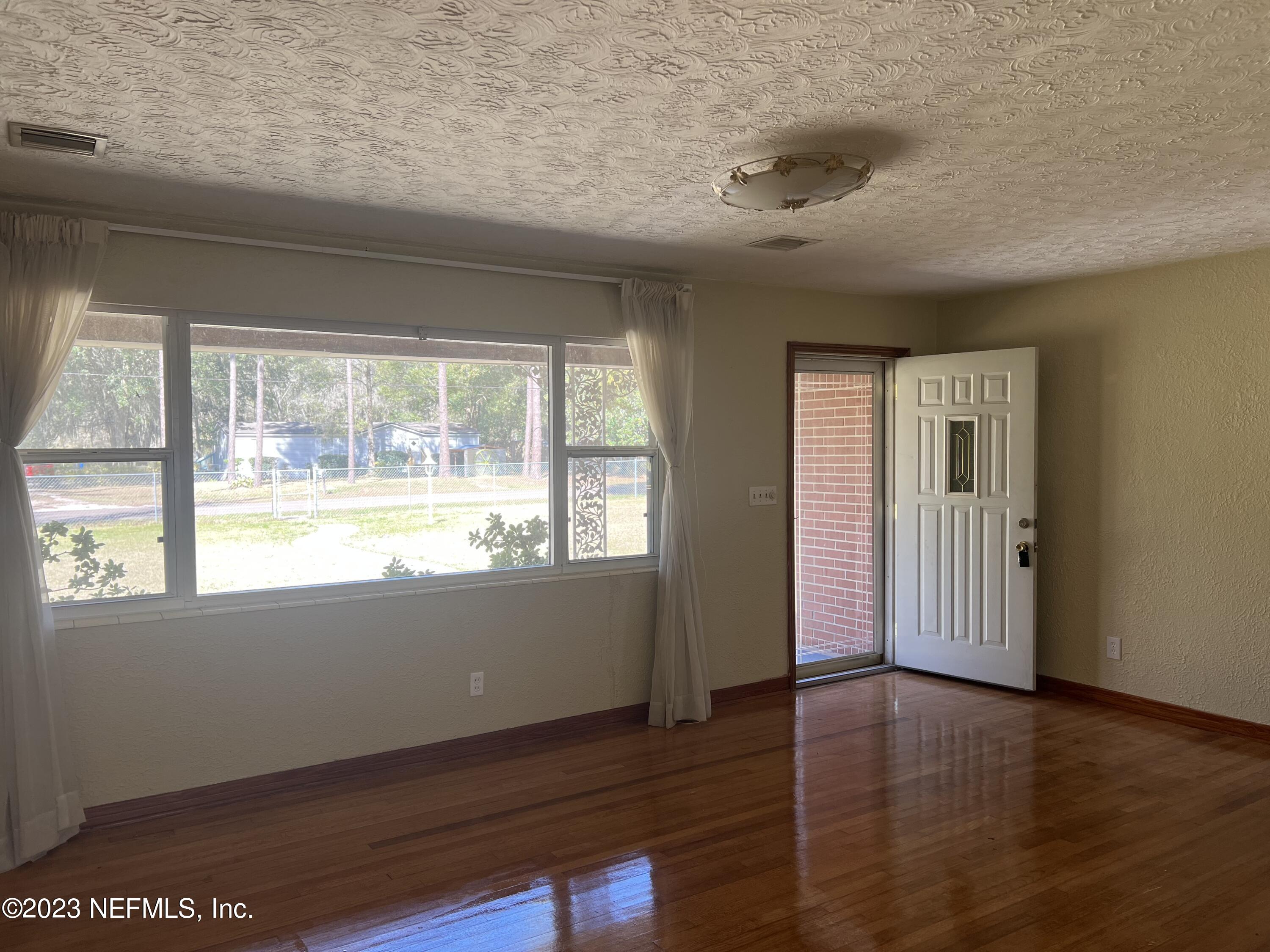 6004 Pickettville Road Jacksonville, FL 32254 - Photo 3 of 33 Living Rm