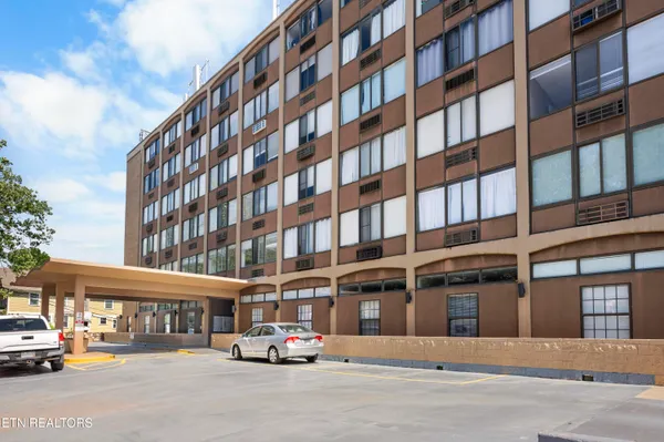 $232,500 | 1700 Clinch Avenue, Unit 311, Knoxville, TN 37916