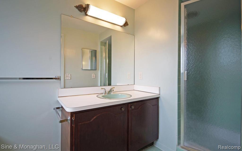 592 Canterbury Road Grosse Pointe, MI 48236 - Photo 22 of 30 22-photo-web-1024x640-44042.jpg