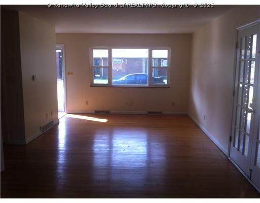 832 Beaumont Road Charleston, WV 25314 - Photo 2 of 8 Living Room.