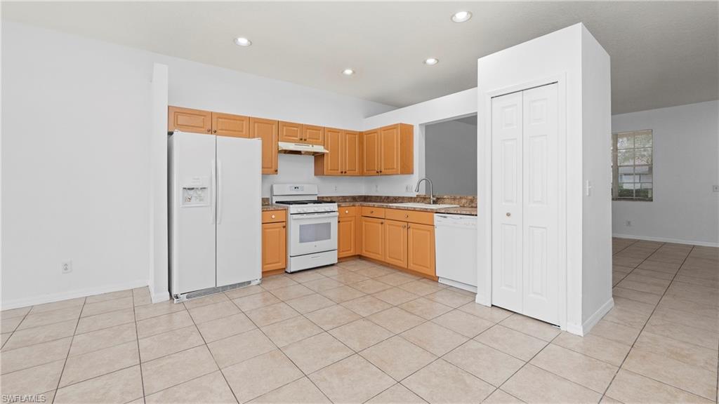 7947 Terrace Ridge Drive Temple Terrace, FL 33637 - Photo 6 of 38 Kitchen