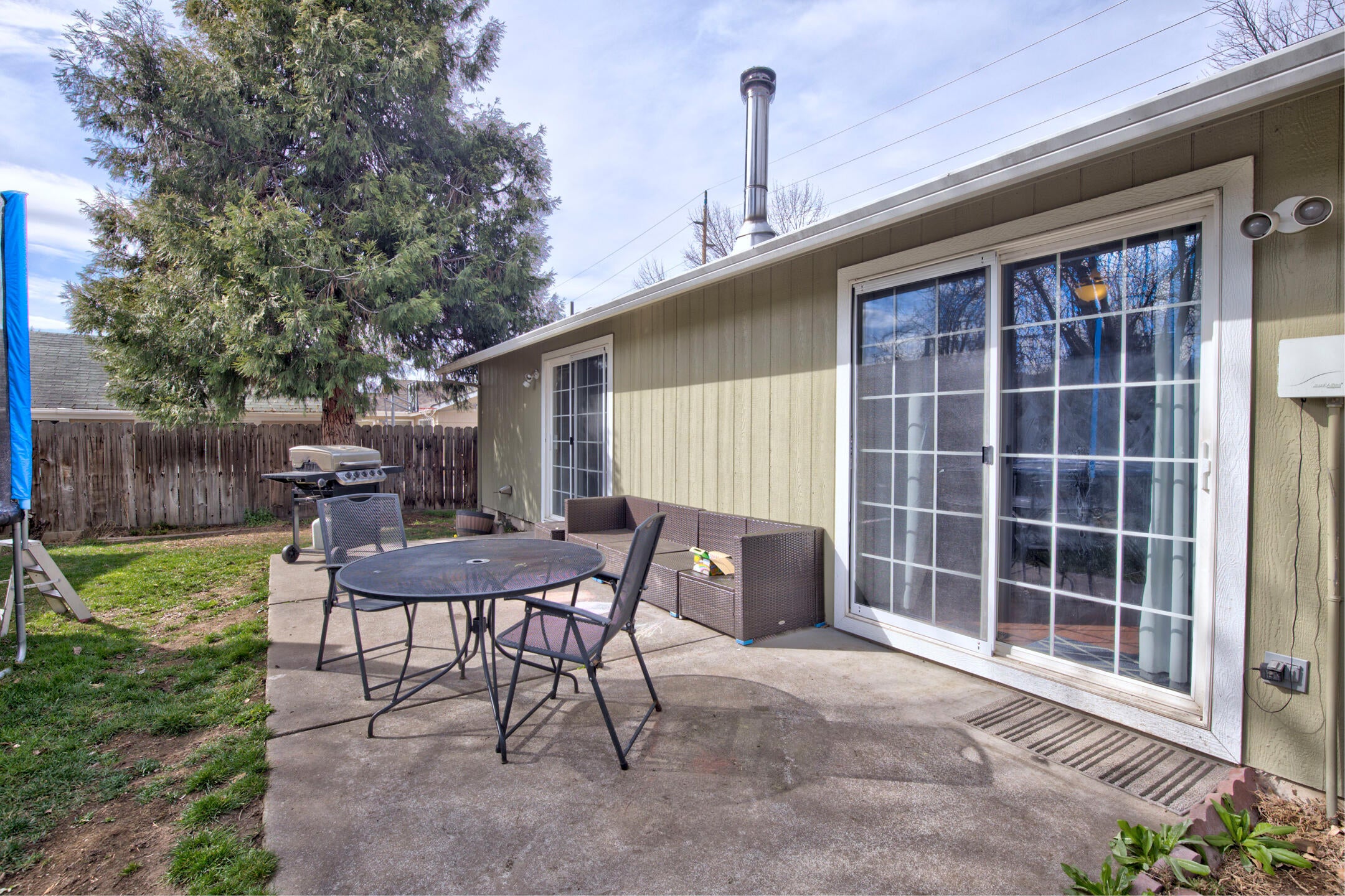 3070 Delta Waters Road Medford, OR 97504 - Photo 22 of 28 Backyard Patio