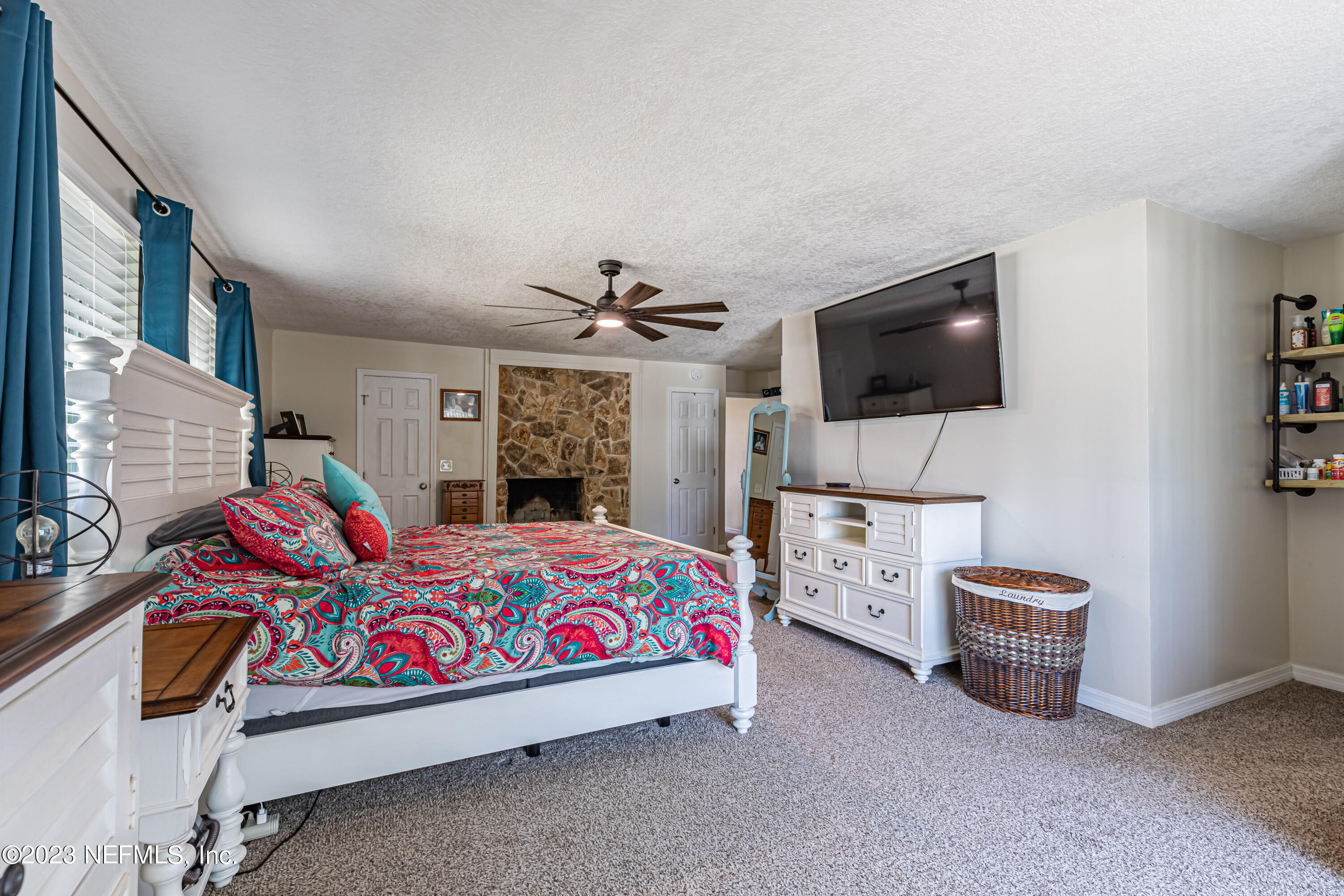 2036 Cornell Road Middleburg, FL 32068 - Photo 27 of 62 a living room with furniture and a flat screen tv