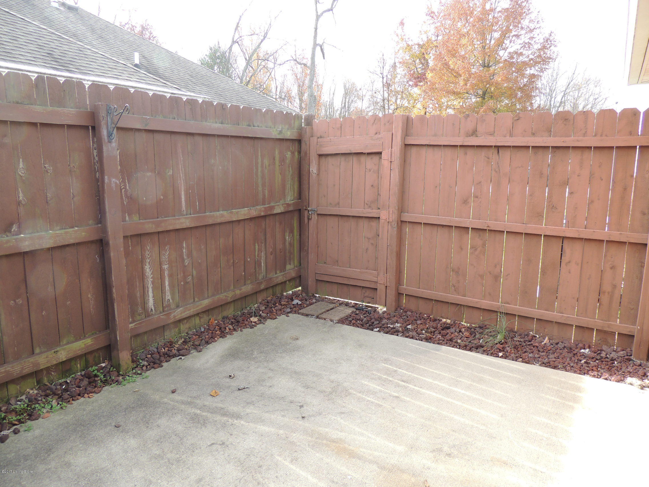6410 Renate Road Louisville, KY 40291 - Photo 20 of 22 DSCN5970