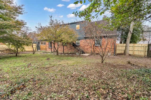 a view of yard with tree