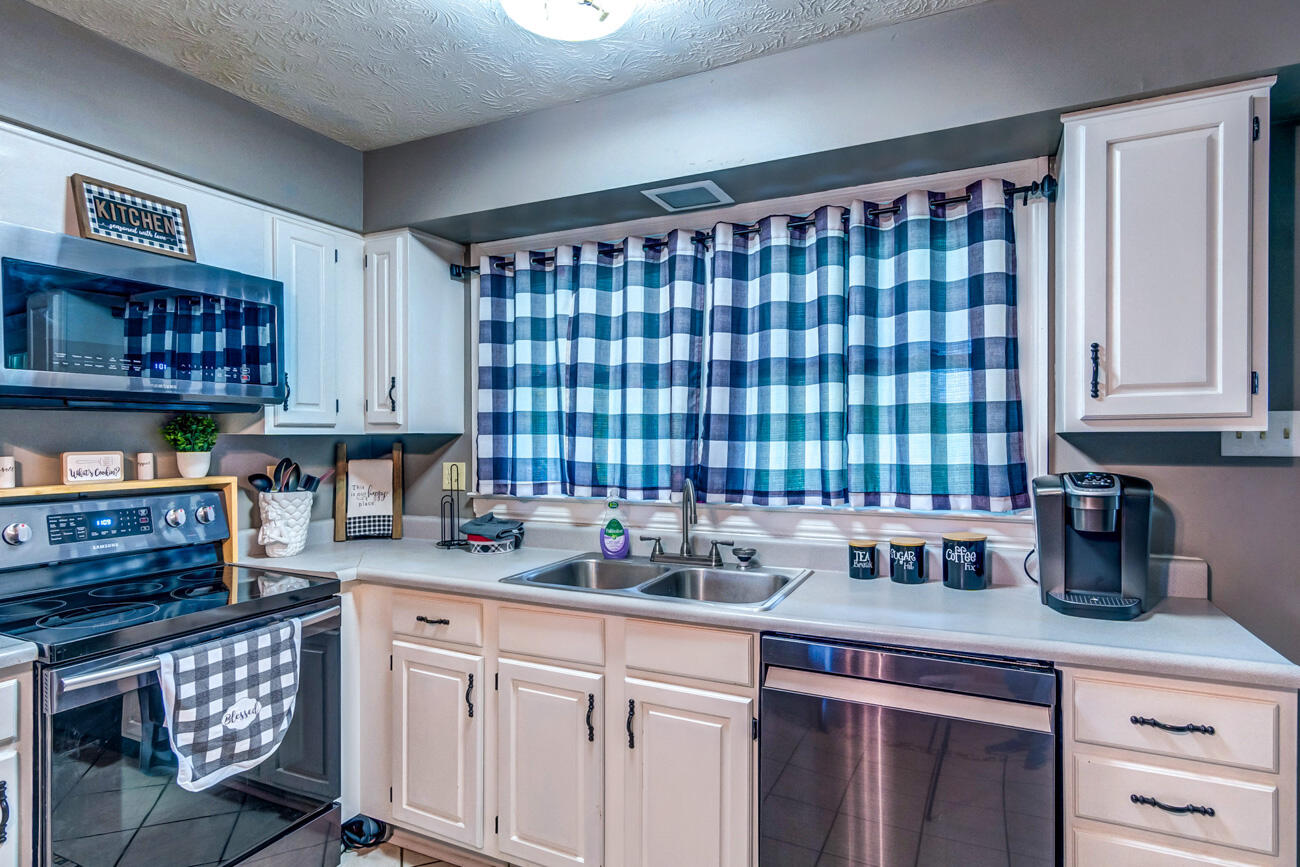 810 White Oak Road Irvine, KY 40336 - Photo 9 of 38 159