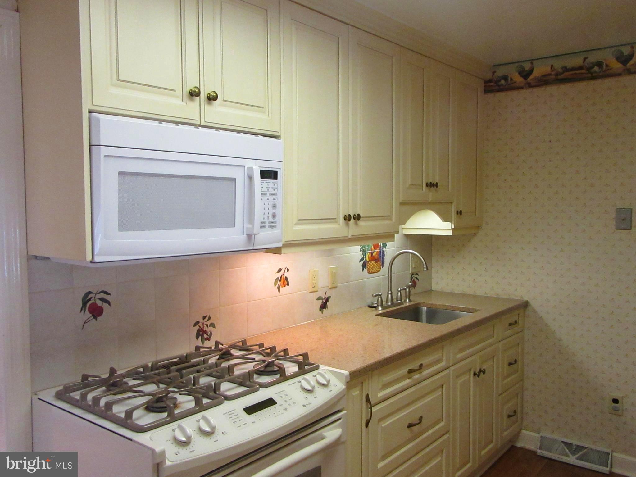 521 Sherman Road Springfield, PA 19064 - Photo 12 of 28 Updated Kitchen / granite counters