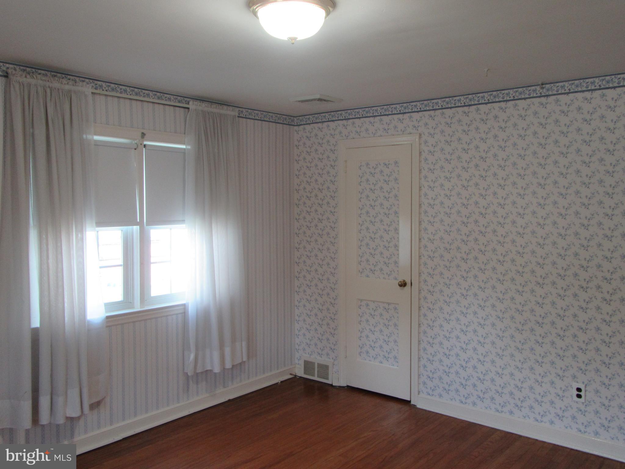 521 Sherman Road Springfield, PA 19064 - Photo 19 of 28 Spacious Main BEdroom