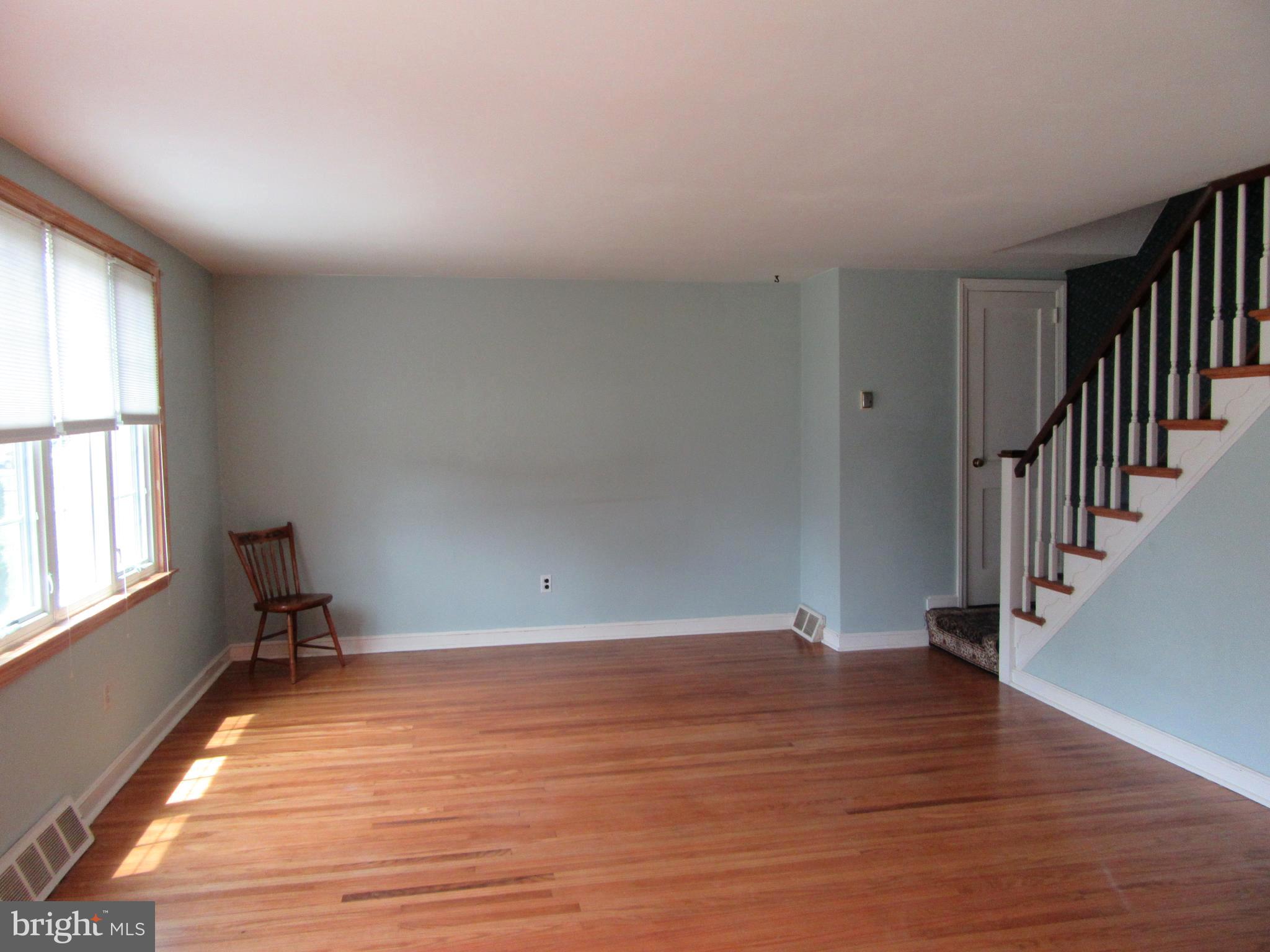 521 Sherman Road Springfield, PA 19064 - Photo 6 of 28 Living Room With Hardwood Floors