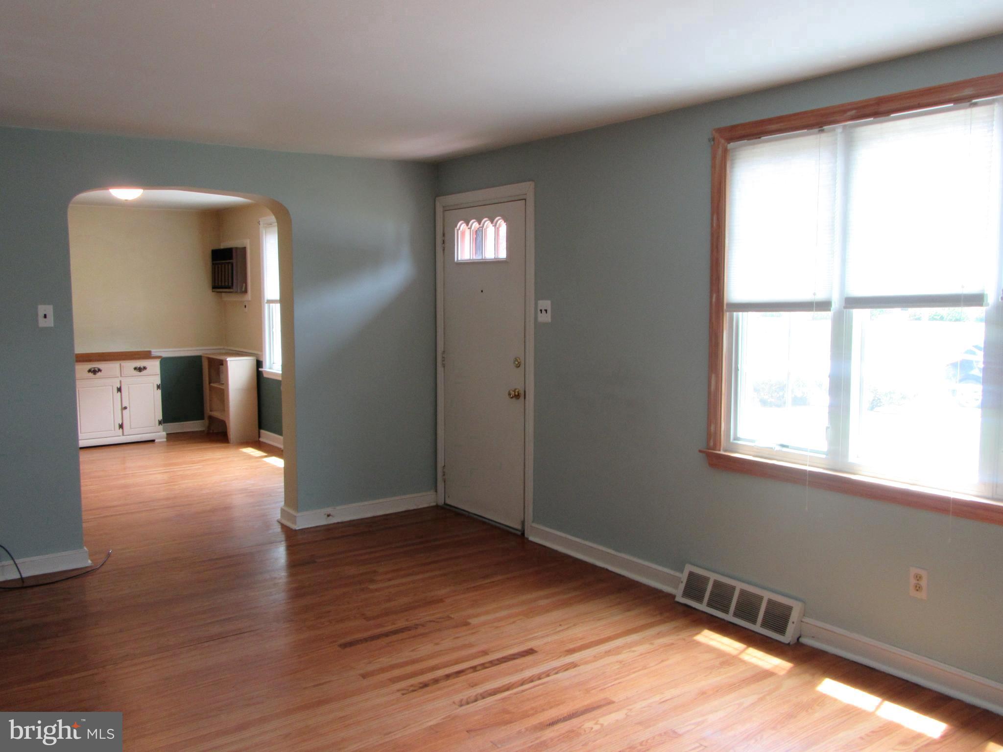 521 Sherman Road Springfield, PA 19064 - Photo 8 of 28 View Living room into Dining Room
