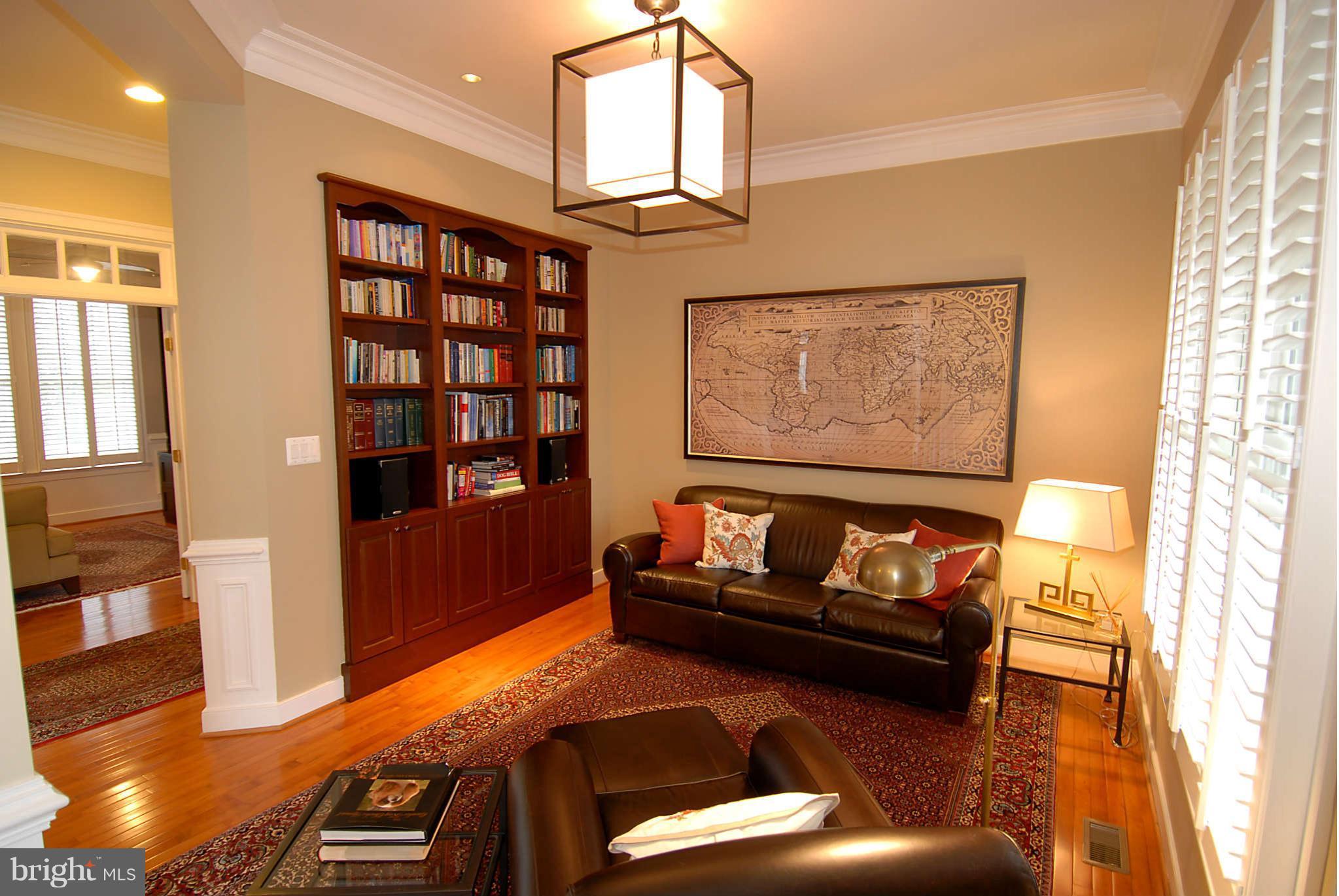 7319 Gordons Road Falls Church, VA 22043 - Photo 8 of 30 Built -in bookcases