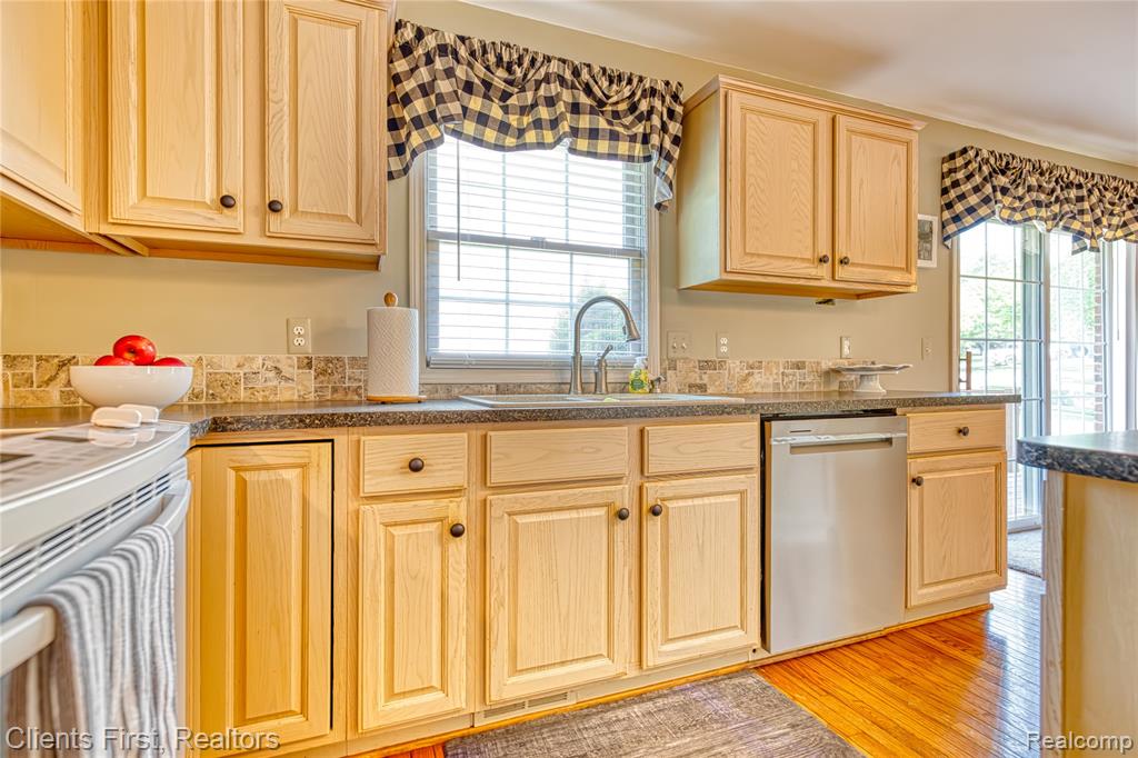 1070 Pointe Pl Court Rochester, MI 48307 - Photo 26 of 79