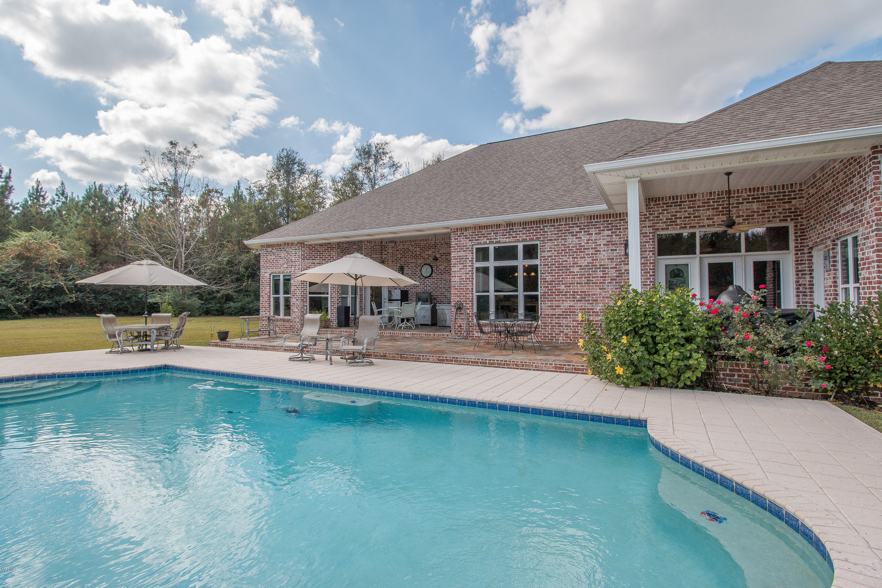 22124 Silver Hawk Saucier-Outdoor Living