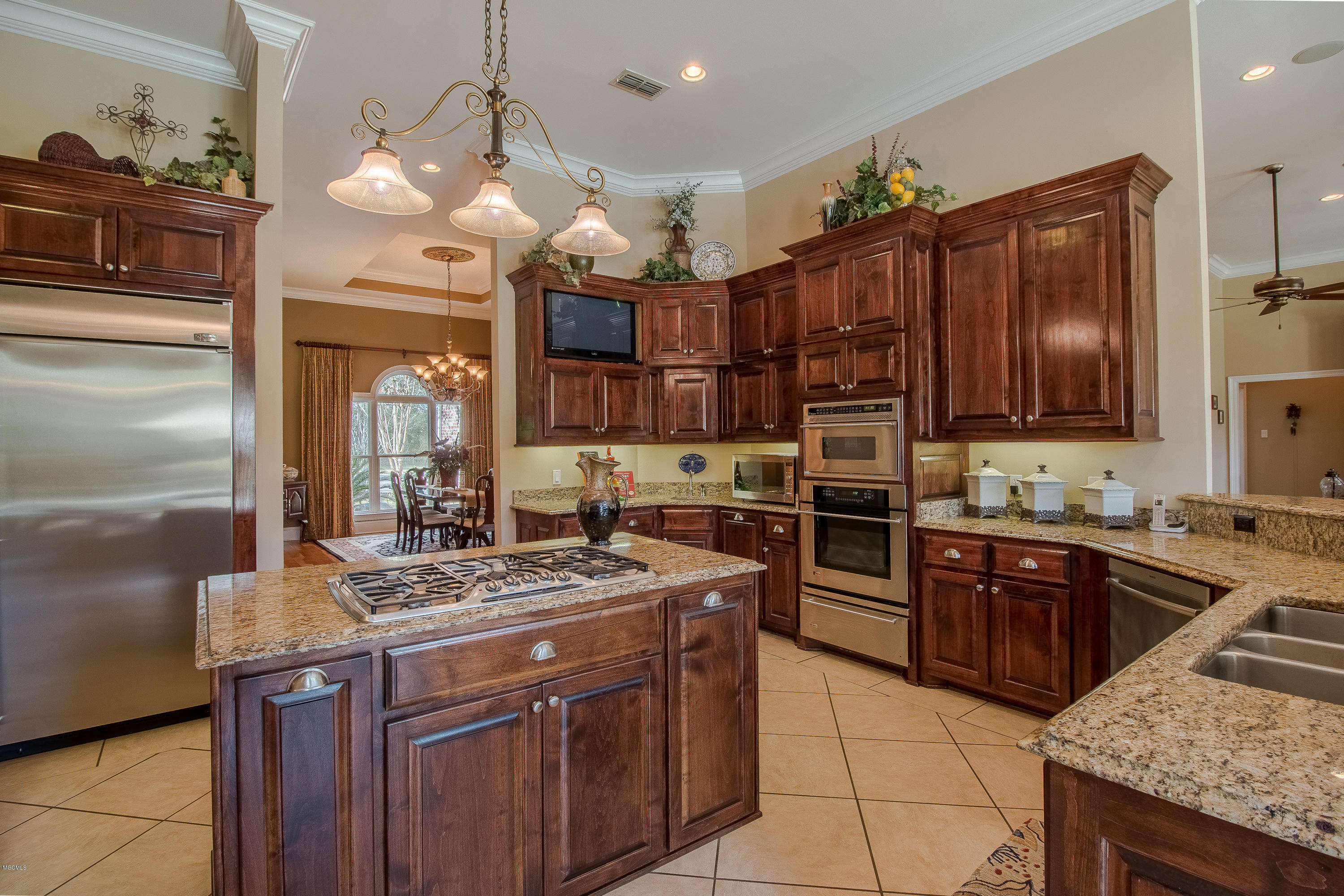 22124 Silver Hawk Saucier-Kitchen