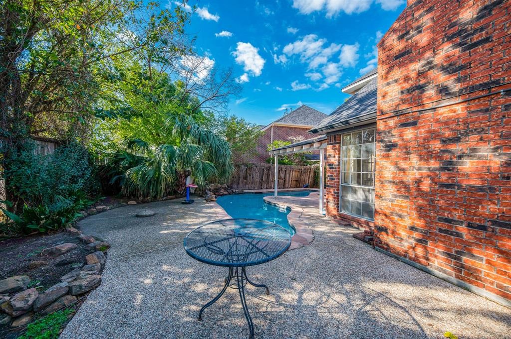 11527 Earley Forest Lane Houston, TX 77043 - Photo 30 of 32 Beautifully landscaped backyard featuring a refreshing pool