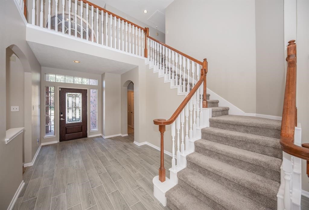 11527 Earley Forest Lane Houston, TX 77043 - Photo 3 of 32 Front door view
