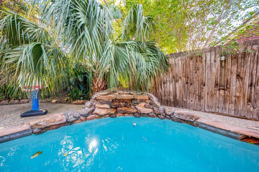 11527 Earley Forest Lane Houston, TX 77043 - Photo 32 of 32 Refreshing