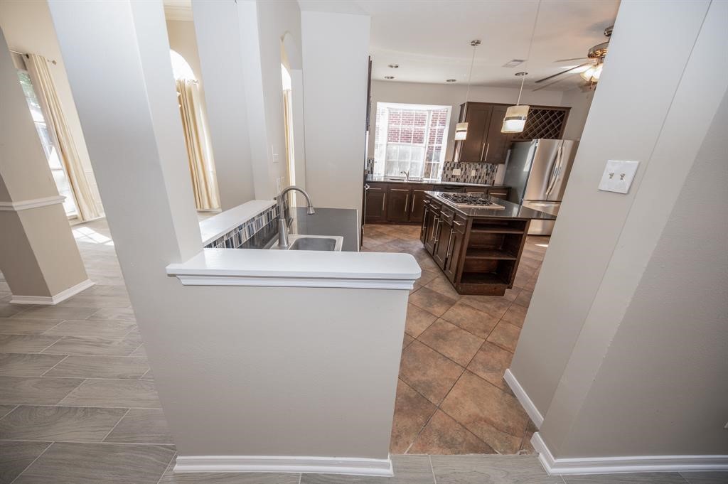 11527 Earley Forest Lane Houston, TX 77043 - Photo 9 of 32 Transition seamlessly into the kitchen