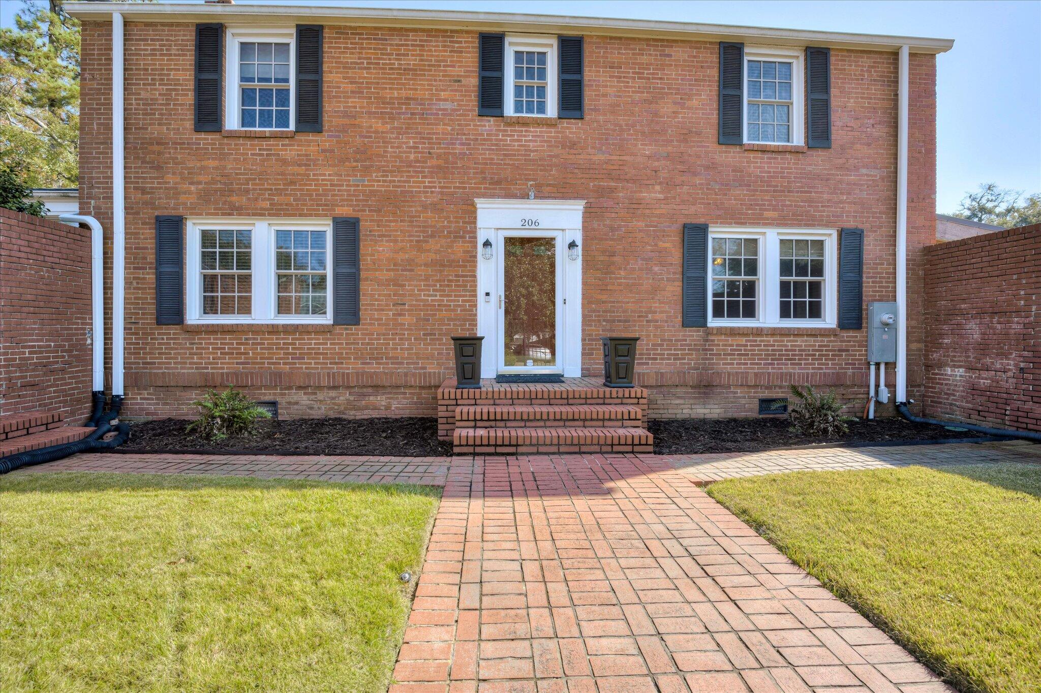 927 Hayne Avenue Southwest Aiken, SC 29801 - Photo 5 of 72 07-004- - Copy