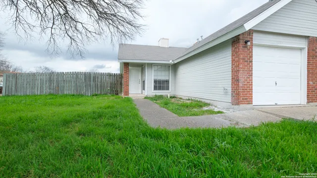 a view of back yard of the house