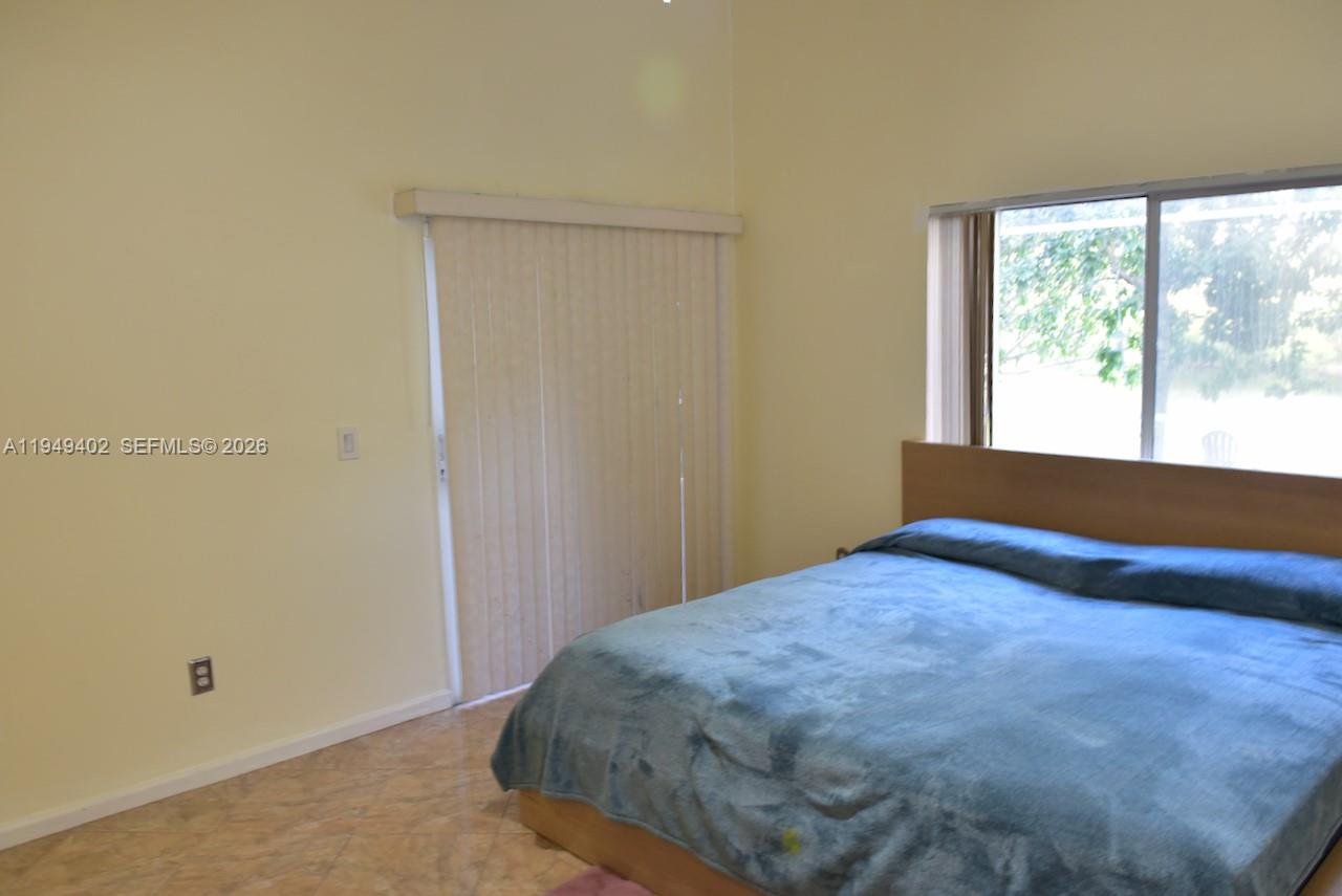 131 Southwest 178th Way Pembroke Pines, FL 33029 - Photo 12 of 32