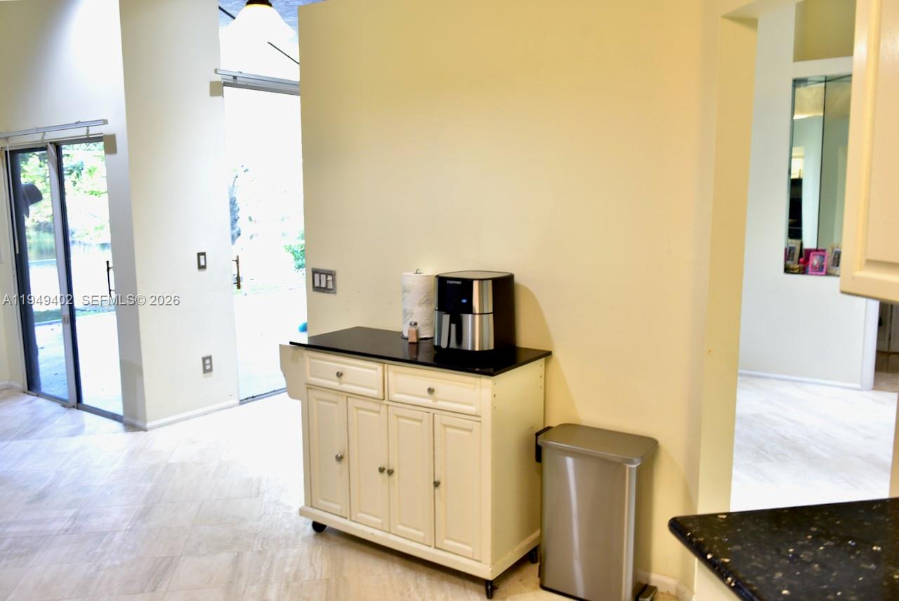 131 Southwest 178th Way Pembroke Pines, FL 33029 - Photo 6 of 32