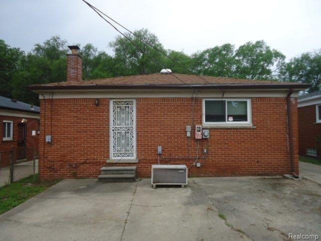 20538 Annchester Road Detroit, MI 48219 - Photo 23 of 25 261-859549-Rear 1-3.JPG