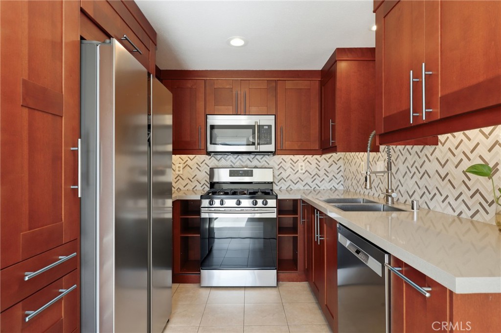 549 Springbrook North Irvine, CA 92614 - Photo 9 of 35 Gallery Image 9