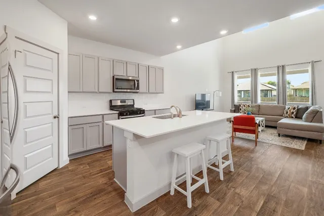 $400,000 | 228 Lavaca River Lane, Hutto, TX 78634