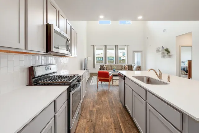 $400,000 | 228 Lavaca River Lane, Hutto, TX 78634