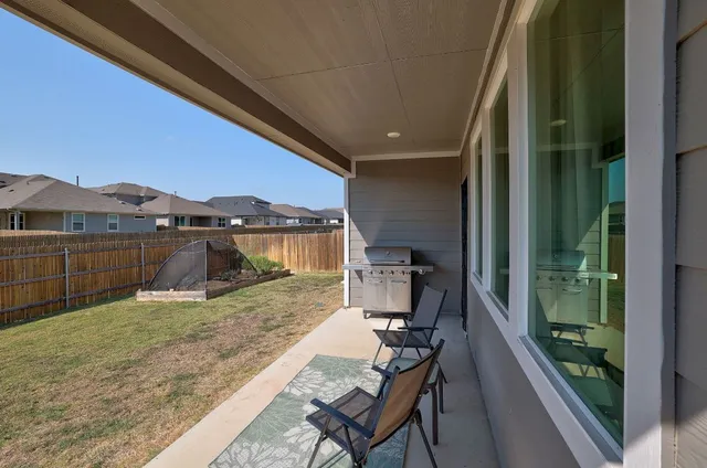 $400,000 | 228 Lavaca River Lane, Hutto, TX 78634