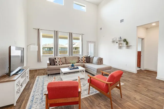 $400,000 | 228 Lavaca River Lane, Hutto, TX 78634