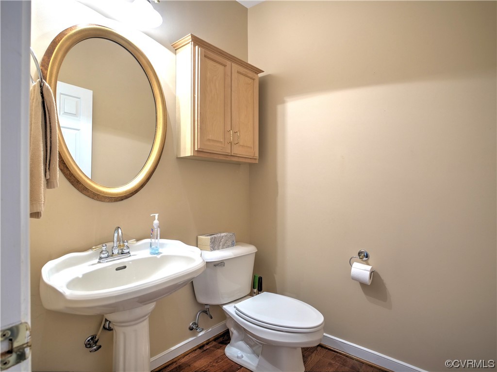 1024 Kingham Drive Midlothian, VA 23114 - Photo 20 of 41 a bathroom with a sink a mirror and a toilet