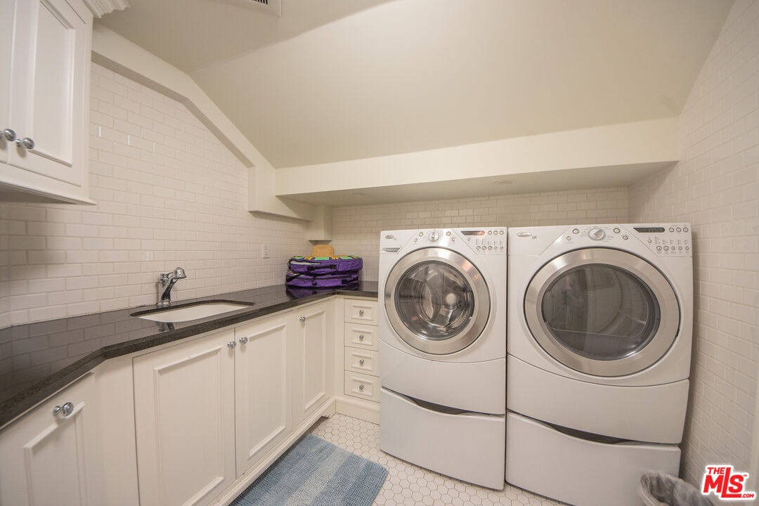 30760 Broad Beach Road Malibu, CA 90265 - Photo 30 of 41 a utility room with sink dryer and washer