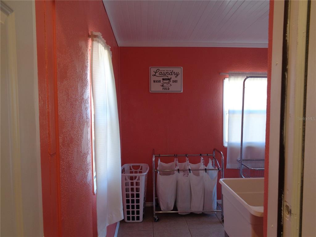 88 Yale Avenue Frostproof, FL 33843 - Photo 32 of 39 a bathroom with a bathtub and a sink