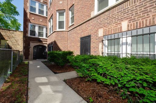 1722 West Juneway Terrace, Unit 3B Chicago, IL 60626 - Photo 1 of 10 a front view of a house with garden