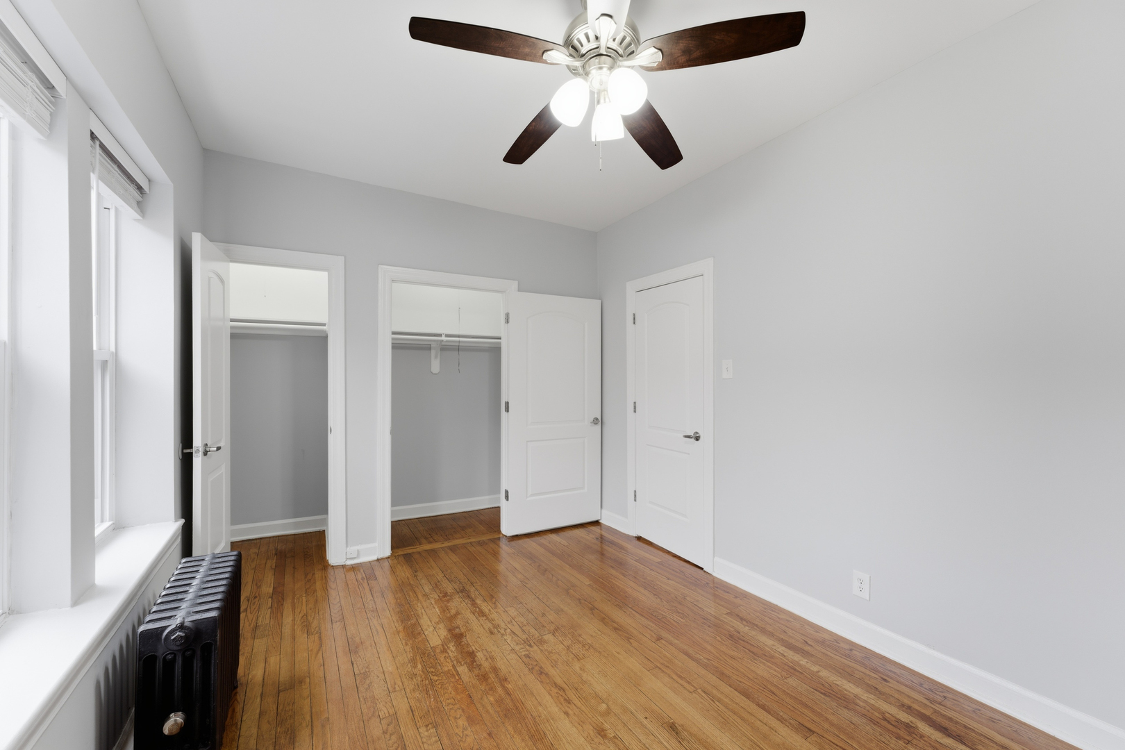 1722 West Juneway Terrace, Unit 3B Chicago, IL 60626 - Photo 7 of 10 an empty room with wooden floor and windows