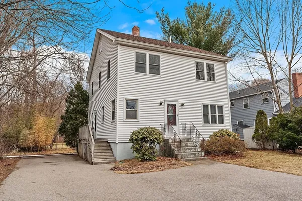 $800,000 | 925 Worcester Street, Wellesley, MA 02482