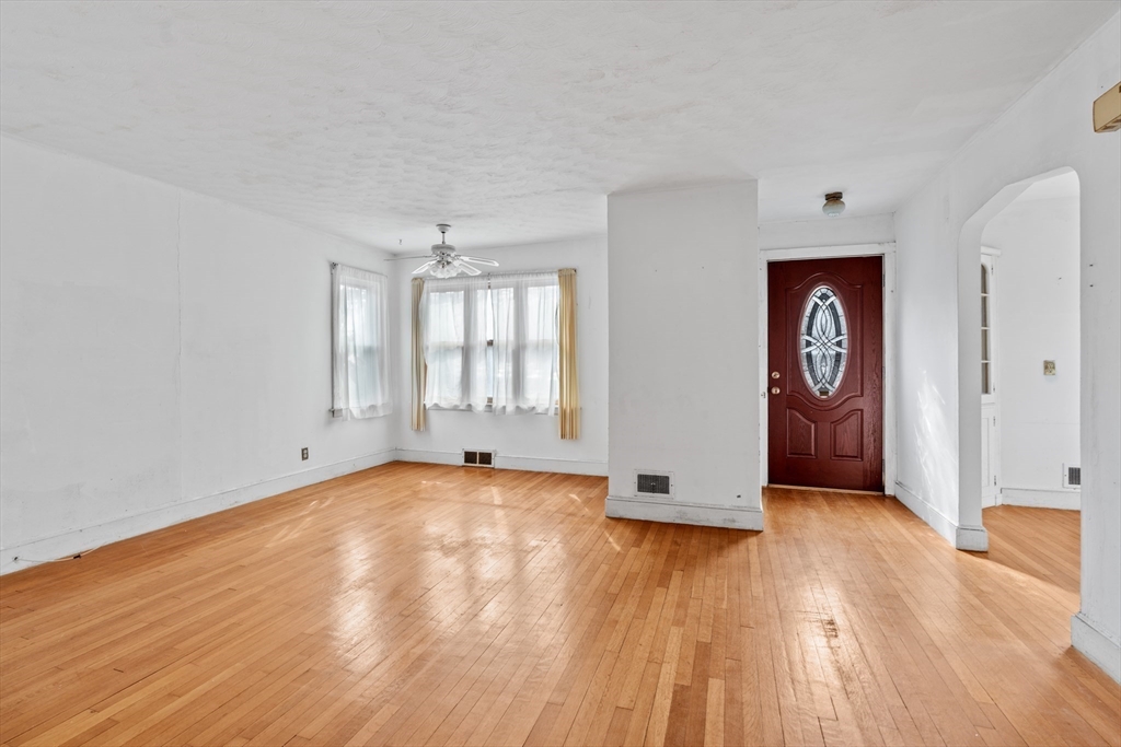 925 Worcester Street Wellesley, MA 02482 - Photo 4 of 21