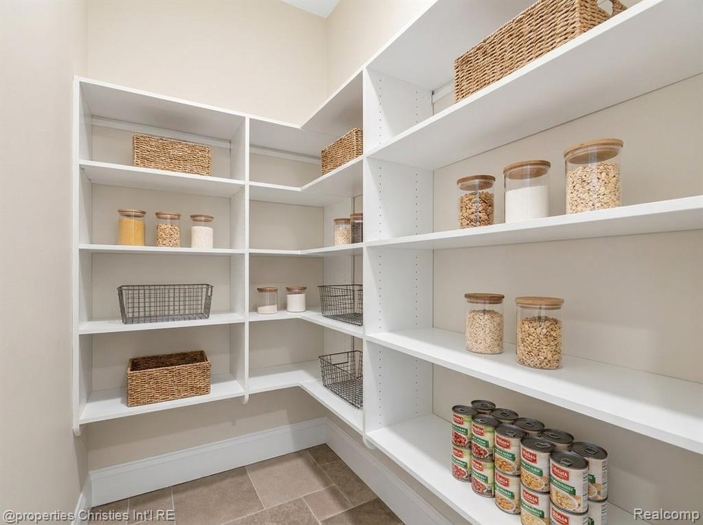 4375 Derry Road Bloomfield Hills, MI 48302 - Photo 18 of 52 Gallery Image 18