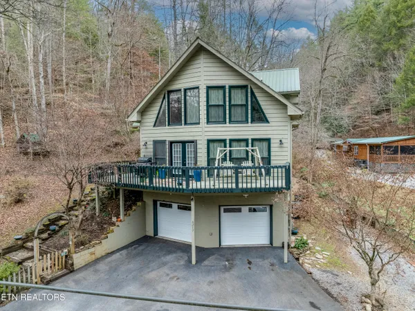 $585,000 | 6217 Old Walland Highway, Townsend, TN 37882