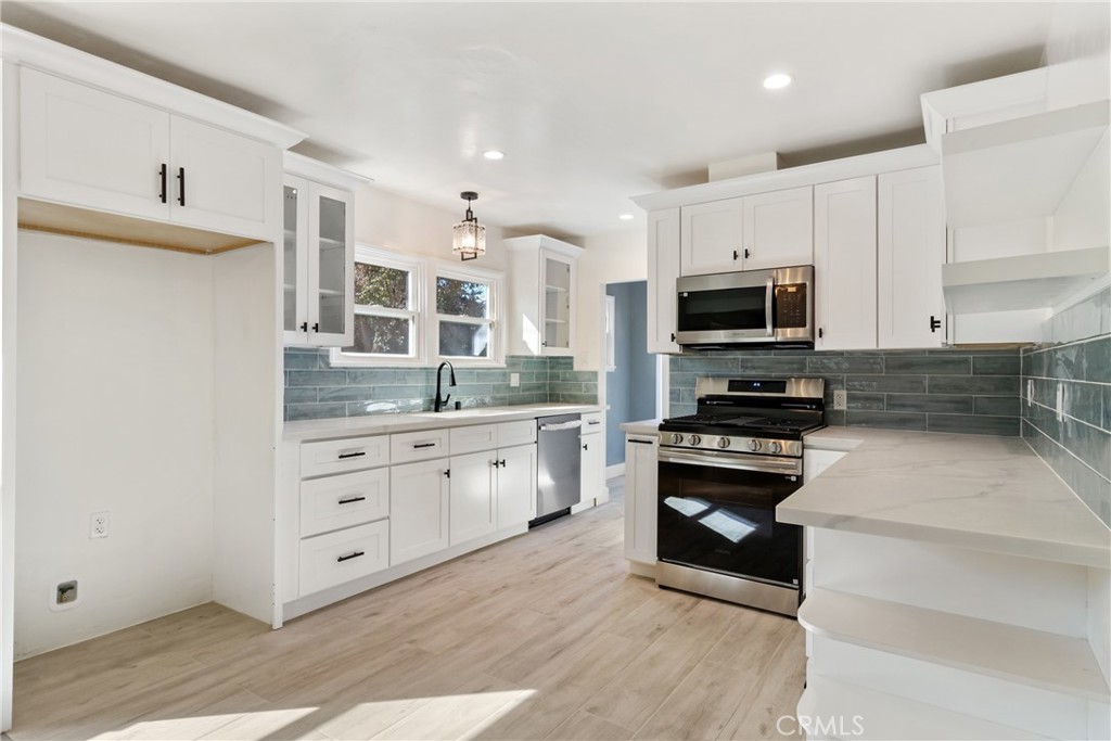 9817 Commerce Tujunga, CA 91042 - Photo 13 of 26 Remodeled kitchen