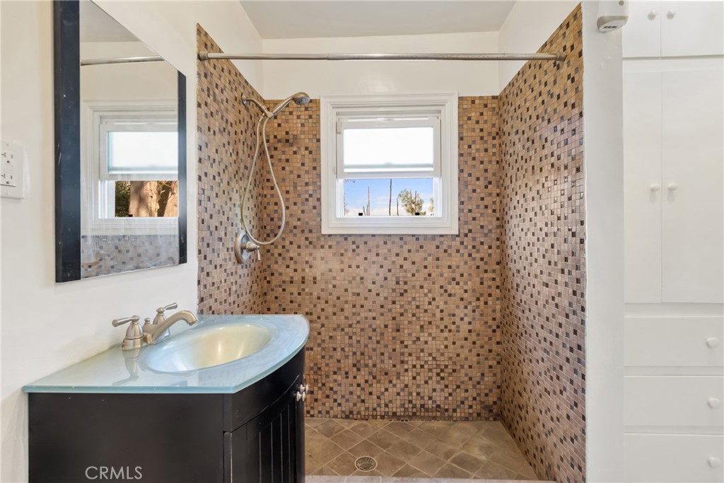 9817 Commerce Tujunga, CA 91042 - Photo 20 of 26 Remodeled bathroom