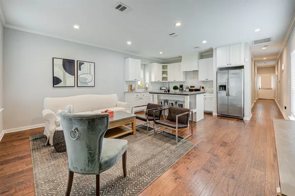 $3,095 | 921 Kern Street, Houston, TX 77009