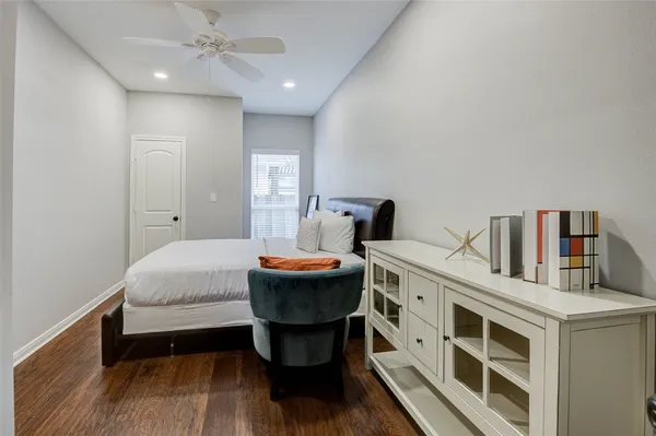 $3,095 | 921 Kern Street, Houston, TX 77009