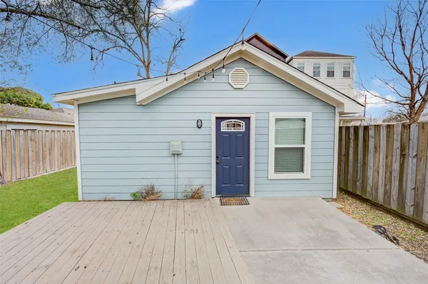 $3,095 | 921 Kern Street, Houston, TX 77009