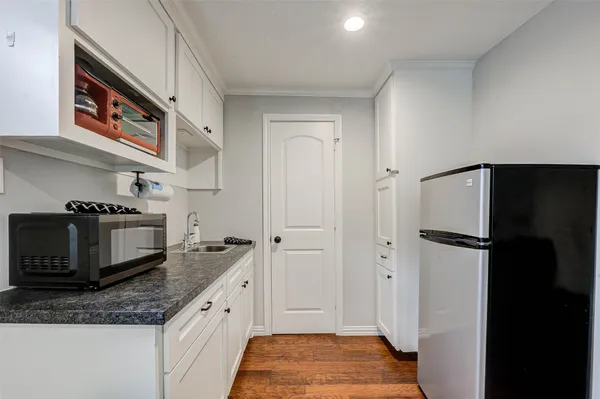 $3,095 | 921 Kern Street, Houston, TX 77009